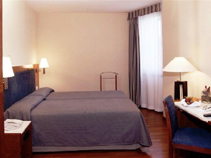 Hotel Pedralbes Barcelona Luaran gambar