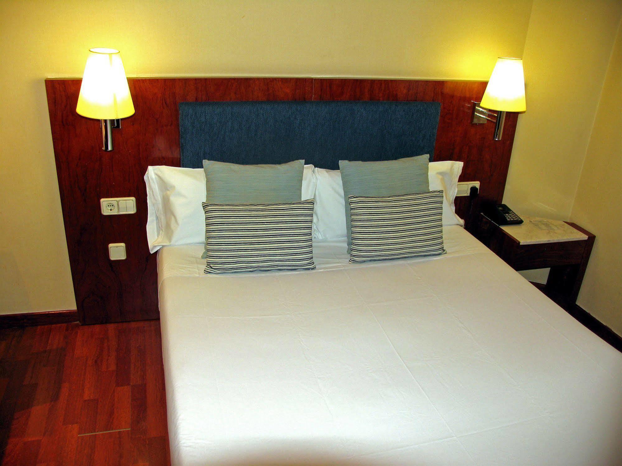 Hotel Pedralbes Barcelona Luaran gambar