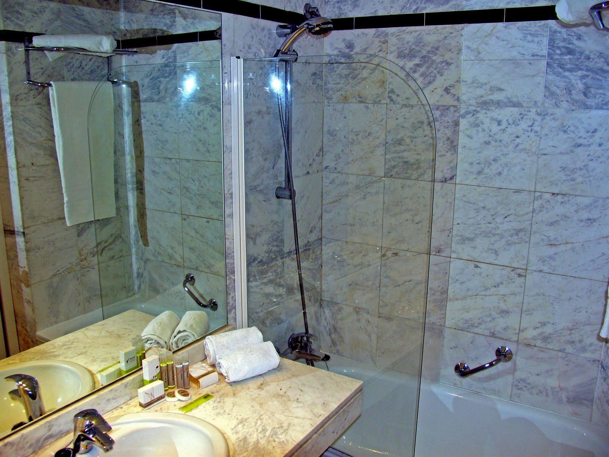 Hotel Pedralbes Barcelona Luaran gambar