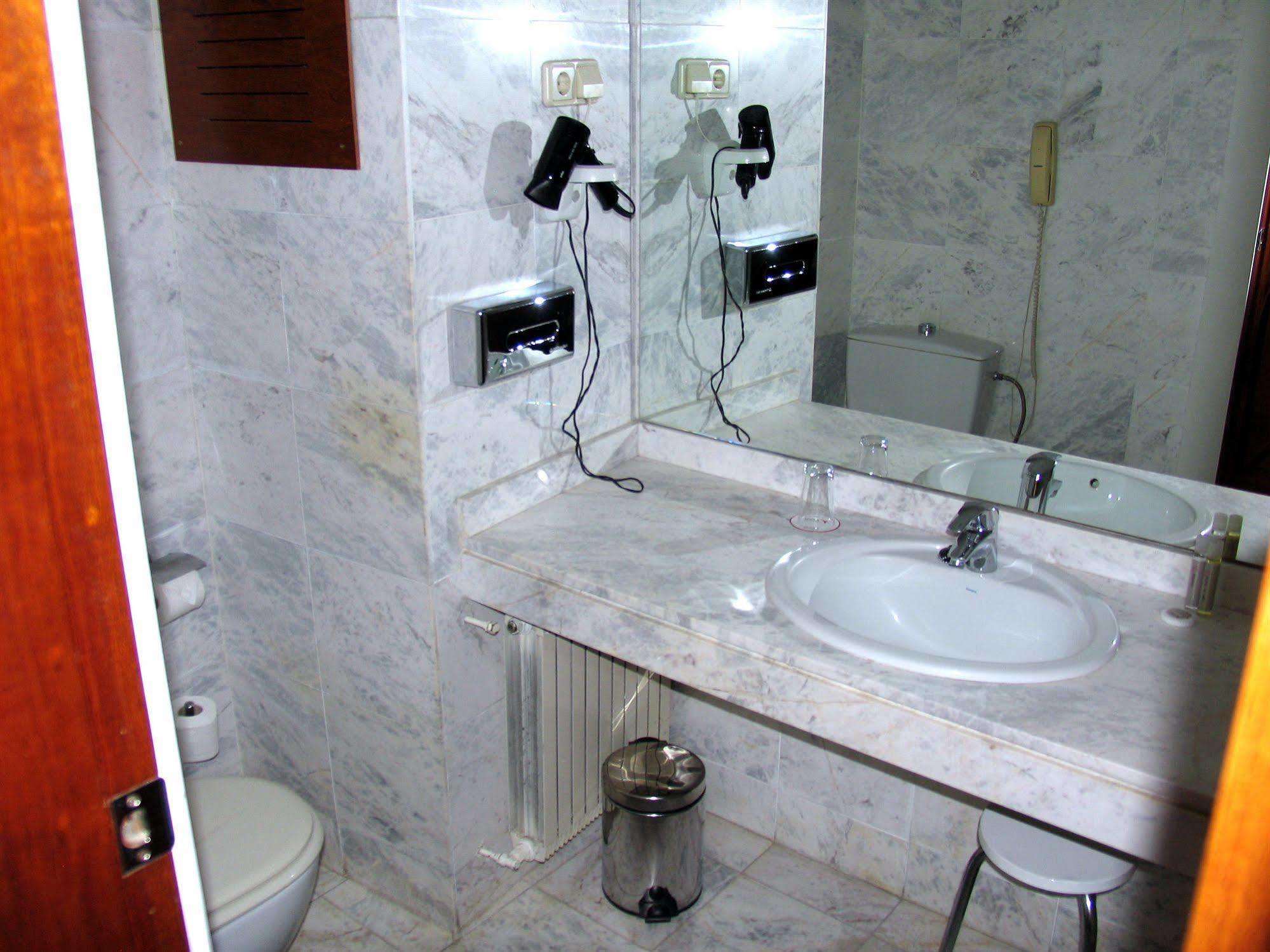 Hotel Pedralbes Barcelona Luaran gambar