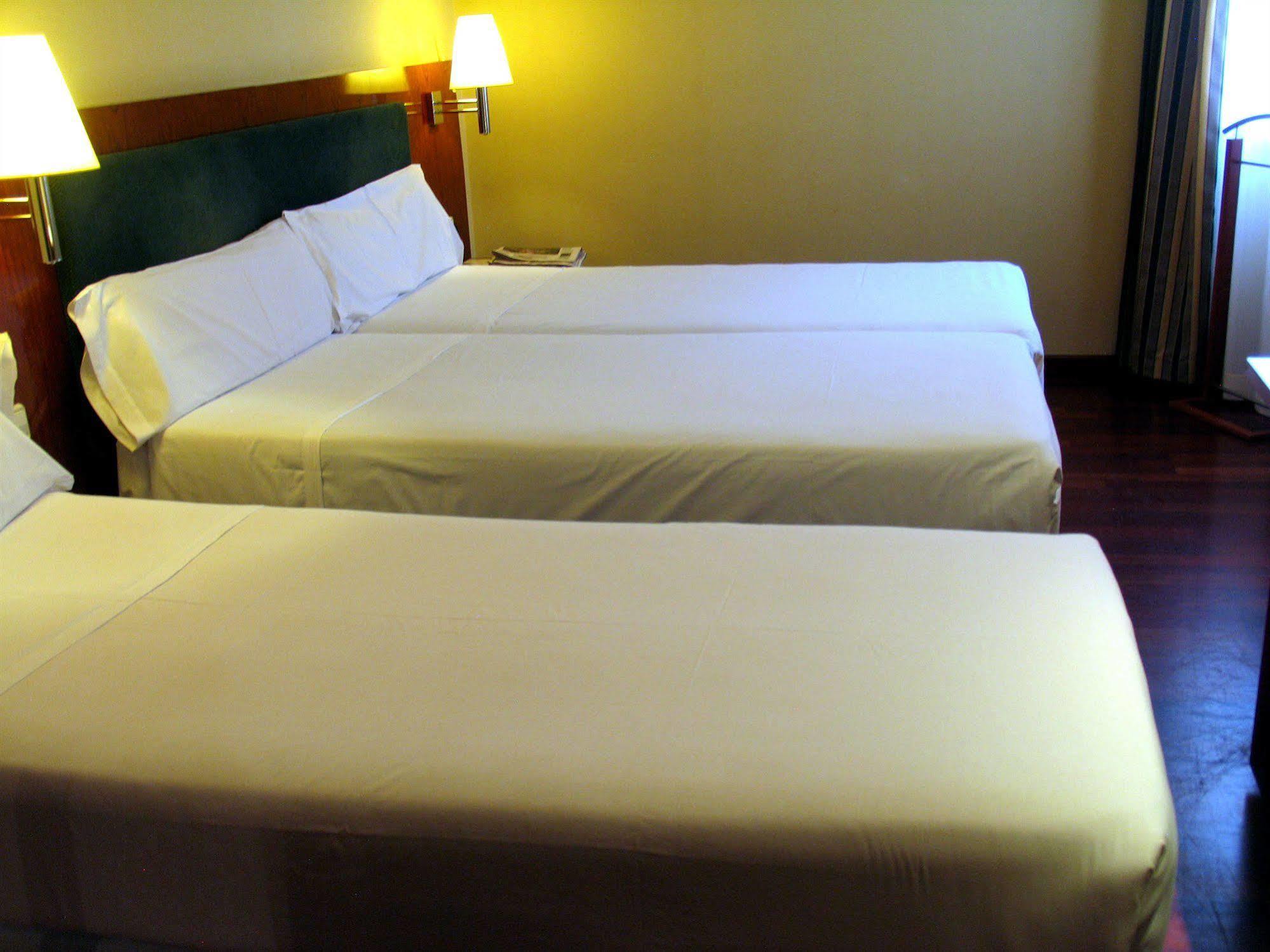 Hotel Pedralbes Barcelona Luaran gambar