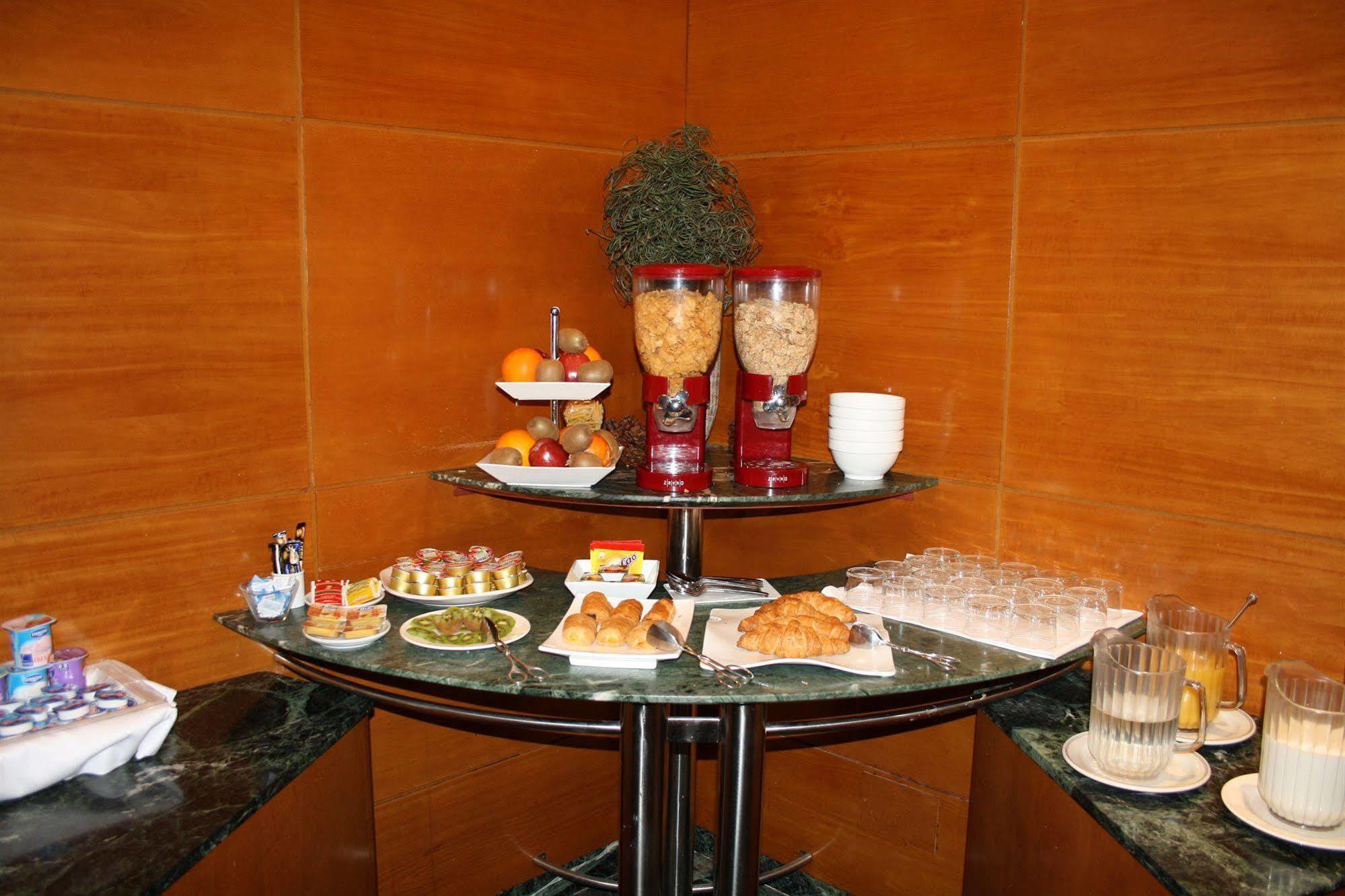 Hotel Pedralbes Barcelona Luaran gambar